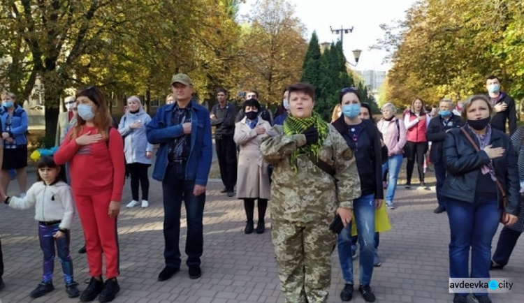 День защитника Украины Авдеевка отметила торжественным шествием и митингом у памятника Шевченко