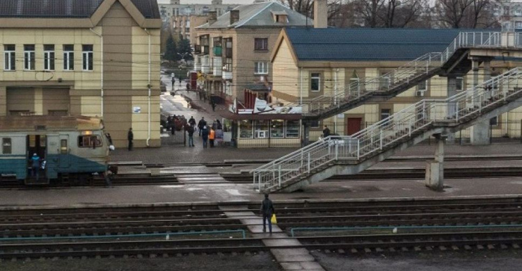 На вокзале в Покровске произошли взрывы: людей эвакуировали