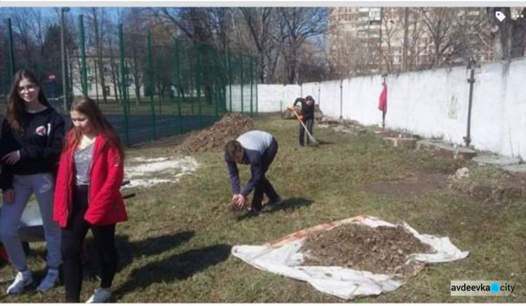 В Авдеевке приступили к обустройству спортплощадок (ФОТОФАКТ)