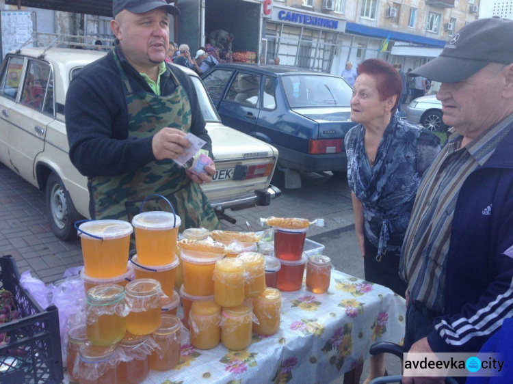 В Авдеевке прошла осенняя ярмарка: фоторепортаж (ДОБАВЛЕНО ВИДЕО)