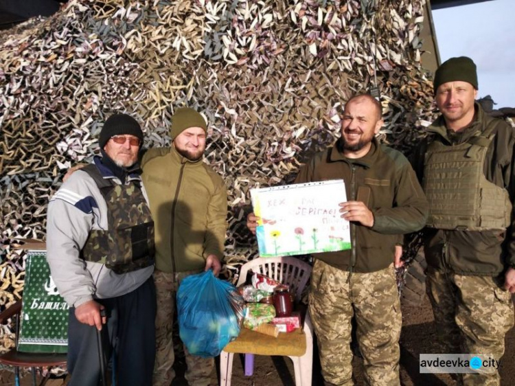 Авдеевские «симики» развозили подарки и учили безопасности (ФОТО)