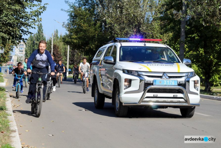 В Авдіївці на "олімпійські" велопробіги вийшли школяри та заводчани