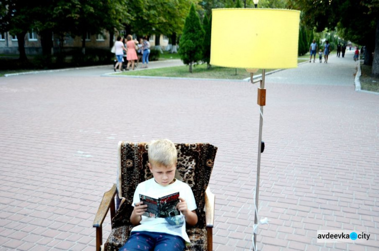 В Авдеевке состоялся музыкально-книжный вечер: фоторепортаж