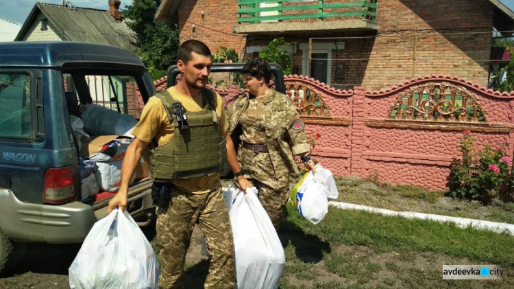 В прифронтовой зоне Донбасса восстановили важную башню и порадовали ребятишек (ФОТО)