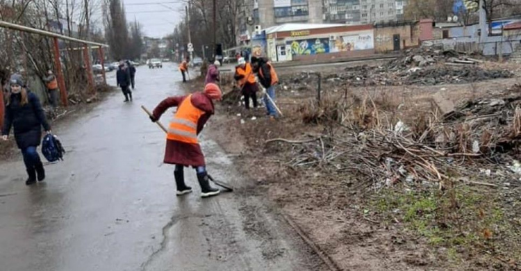 В Авдеевке проведен ряд работ по очистке города от мусора (ФОТОФАКТ)