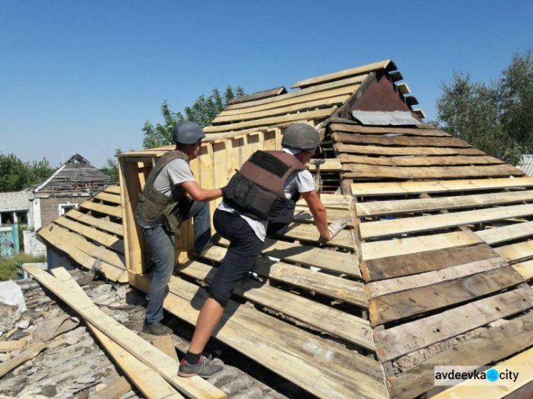 В прифронтовой Авдеевке "вернули к жизни" 566 поврежденных обстрелами домов  (ФОТО)