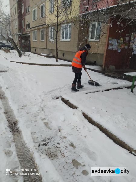 В Авдеевке выпал снег (ФОТОФАКТ)