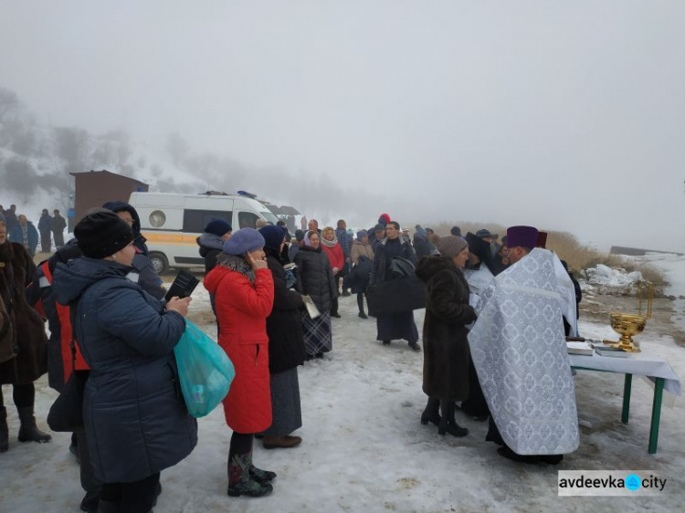 Прифронтовая Авдеевка празднует Крещение (ФОТОРЕПОРТАЖ)