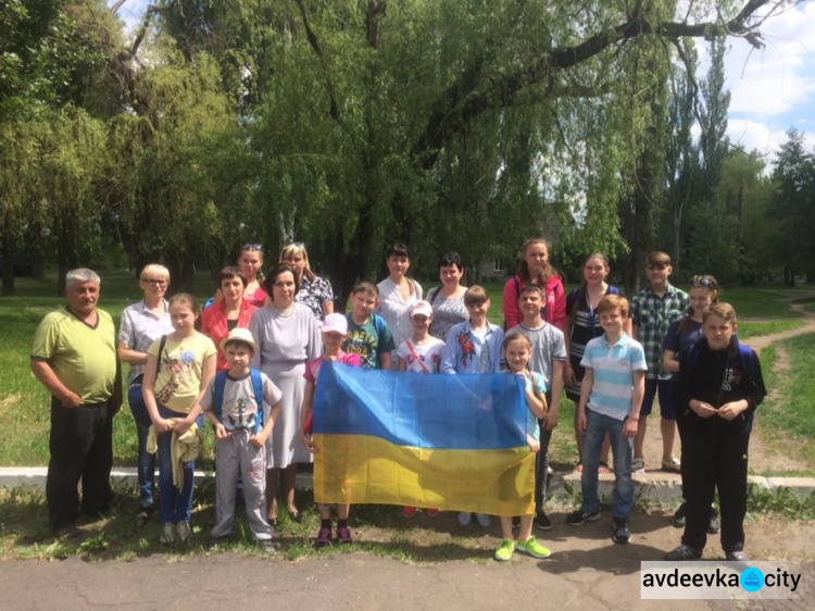 Группу детей из Авдеевки проводили в Германию для реабилитации (ФОТО)