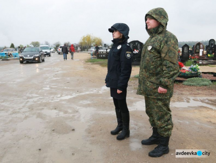 На Донетчине на поминальные дни охранять порядок возле кладбищ выйдут 500 полицейских (ФОТО)