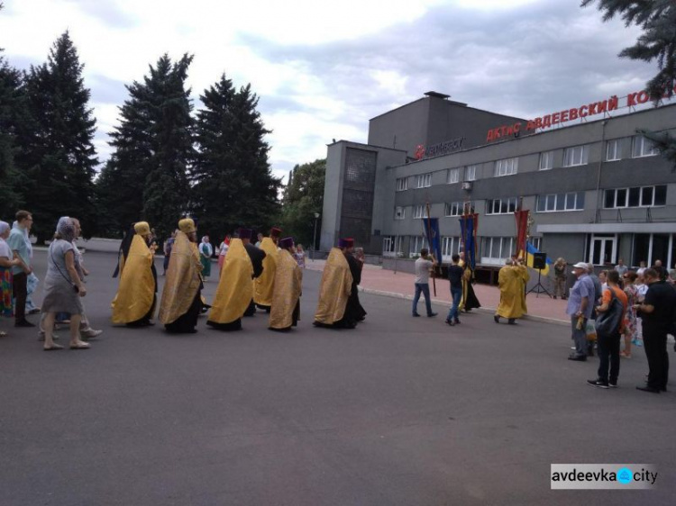 Авдеевка массово помолилась за мир: фоторепортаж