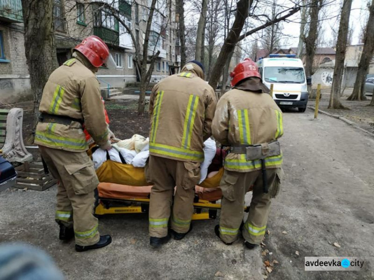 Спасатели Авдеевки оказали помощь женщине, закрытой в своей квартире