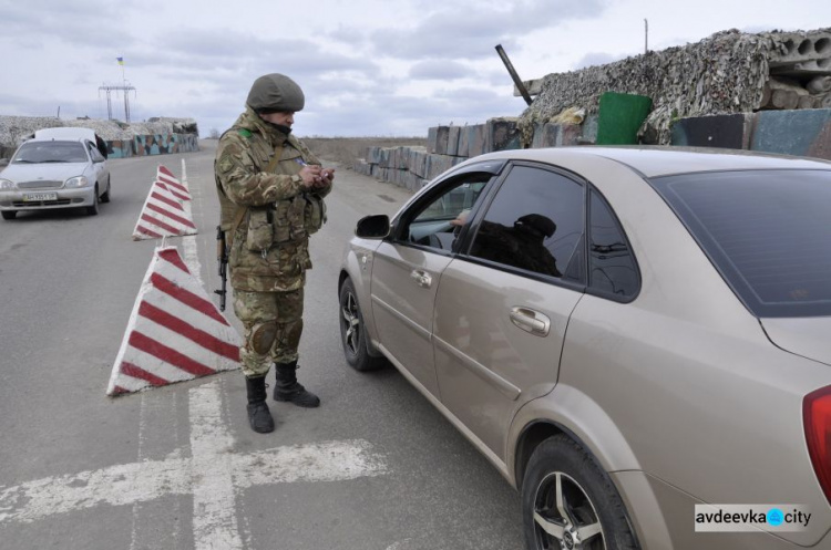 Переселенцы и нарушители: появилась недельная сводка с донбасских пунктов пропуска