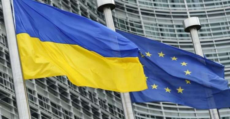 Єврокомісія рекомендувала визнати Україну кандидатом на вступ до ЄС