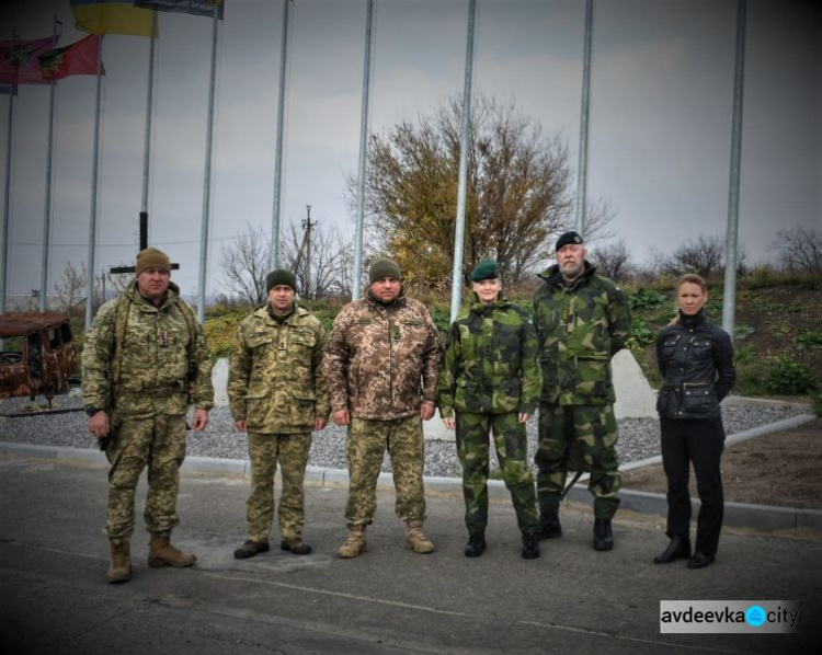 Військові зі Швеції відвідали "Промку" в Авдіївці 