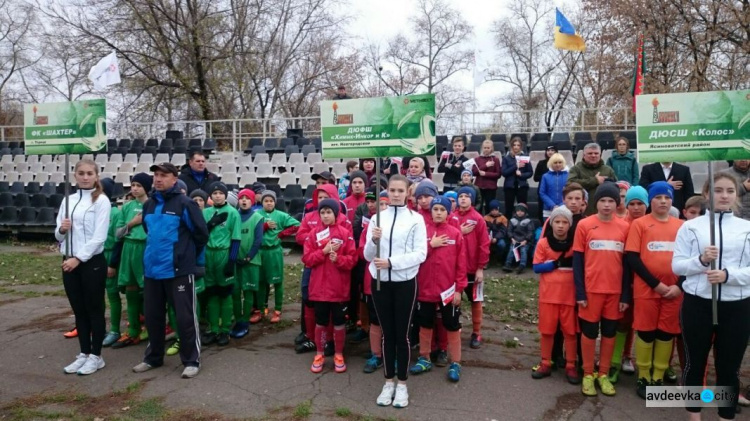 В Авдеевке проходит футбольный турнир на Кубок гендиректора АКХЗ Мусы Магомедова (ФОТО)