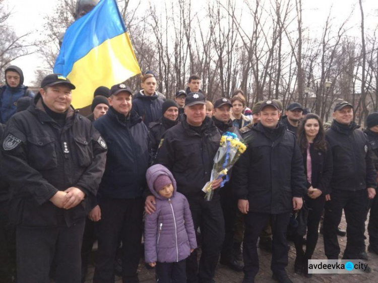 Авдіївські правоохоронці влаштували поетичний флешмоб до дня народження великого Кобзаря (ФОТО+ВІДЕО)