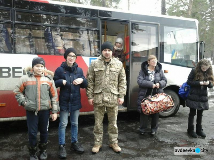 «Симики» из Авдеевки сопроводили детей и привезли маскировку защитникам