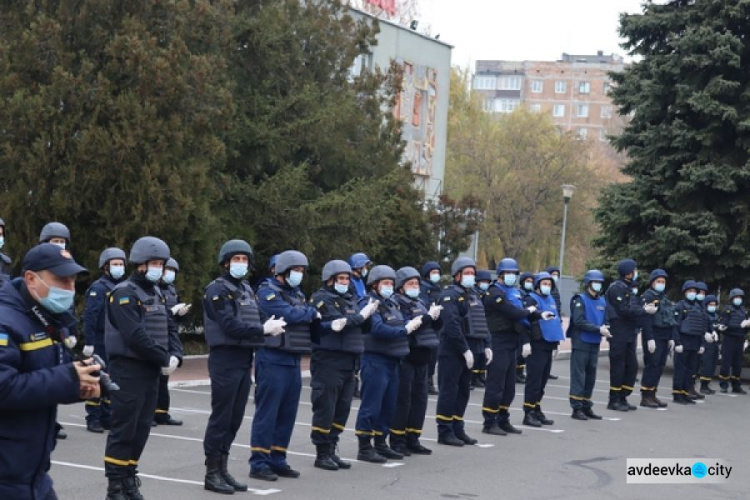 В Авдіївці відзначили рятувальників, які відновлювали прифронтову Донеччину