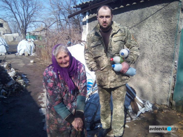 Офицеры Cimic Avdeevka посетили Пески и помогли в Авдеевке (ФОТО)