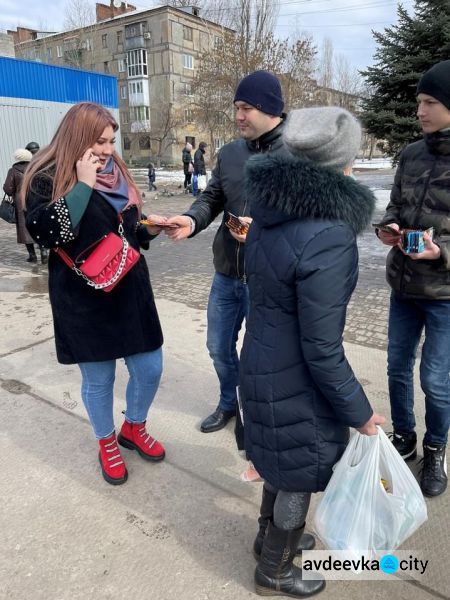 В Авдіївці провели вуличну акцію до свята весни