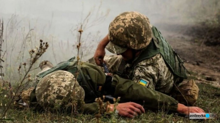 Возле Песок двое военных получили осколочные ранения