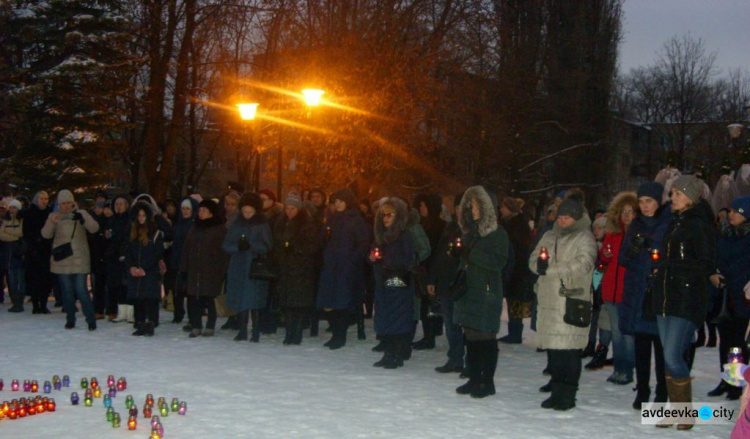 Авдіївка вшанувала пам’ять жертв Голодомору (СВІТЛИНИ)