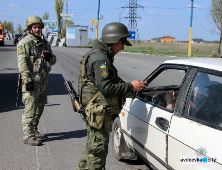 Охота на блокпостах: в Покровской оперзоне задержаны боевики и оружие (ФОТО)