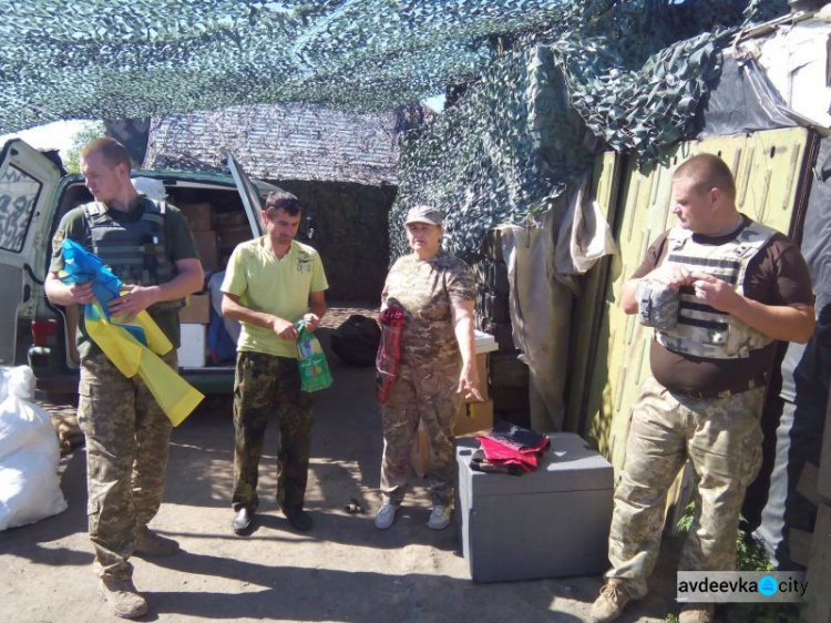 Представители Cimic Avdeevka и известная волонтер привезли военным много полезного (ФОТО)