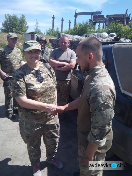 На позициях ОС у Авдеевки читали стихи (ФОТО)