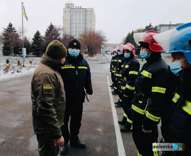 Спасателям Авдеевки вручили комплекты новой спецодежды