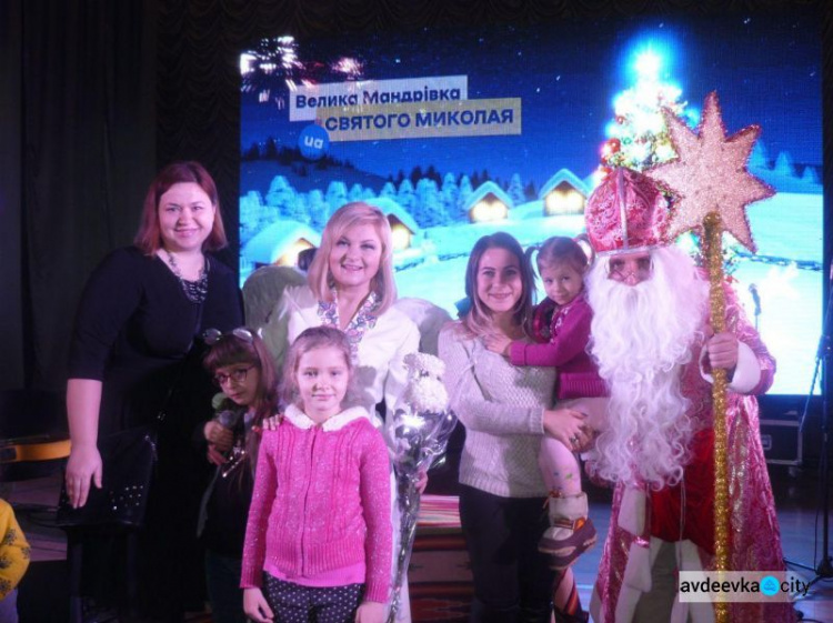 Дивовижна подорож Святого Миколая в Авдіївку: інтерактивне шоу, жива музика, дитячий захват (ФОТО)