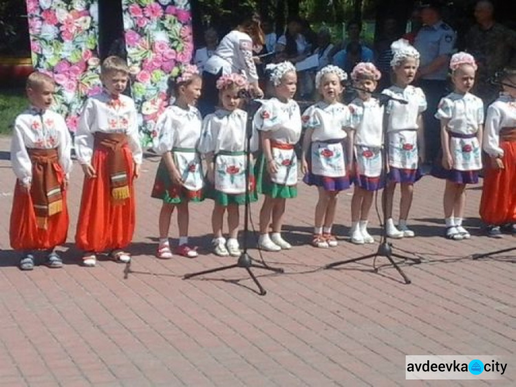 Авдеевка отпраздновала День Конституции Украины (ФОТОРЕПОРТАЖ)