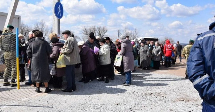 Дорога  через линию разграничения на Донбассе вчера  оказалась закрытой для 29 человек