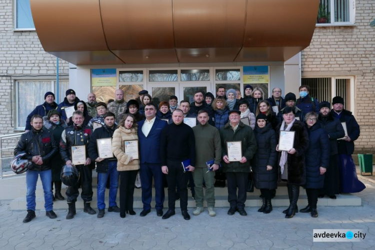 В Авдеевке в День местного самоуправления представителям громады вручили грамоты и благодарственные письма