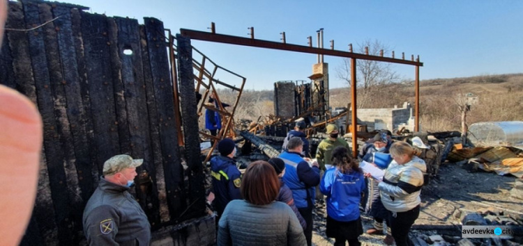 В Авдіївці продовжують обстежувати житло, зруйноване внаслідок обстрілів