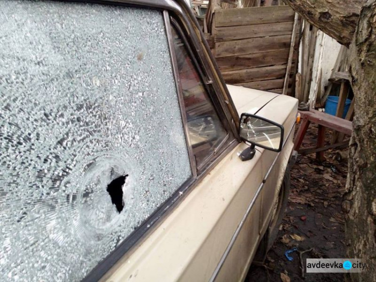 Боевики стреляли по гражданскому автомобилю в прифронтовом Майорске (ФОТО)