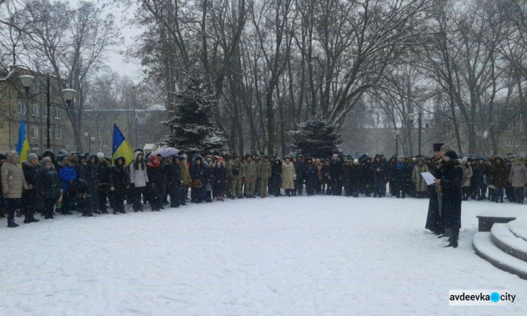 Метель не помешала авдеевцам отметить День Соборности: ФОТОРЕПОРТАЖ