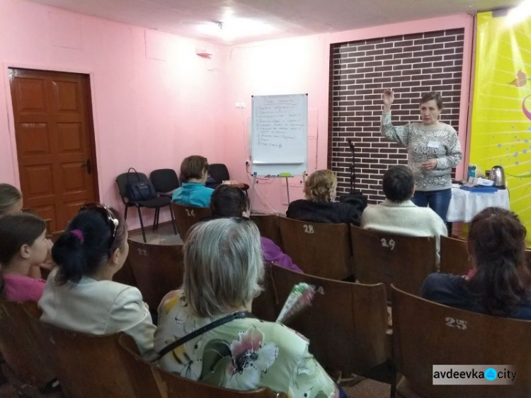 В Авдеевке прошел тренинг для местных жителей по преодолению стресса