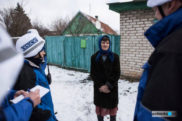 Жители расположенного в "серой" зоне поселка на Донетчине отрезаны от мира (ФОТО)