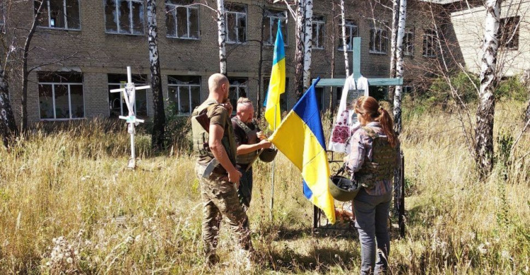 Авдеевские «симики» установили флаги в местах гибели украинских воинов