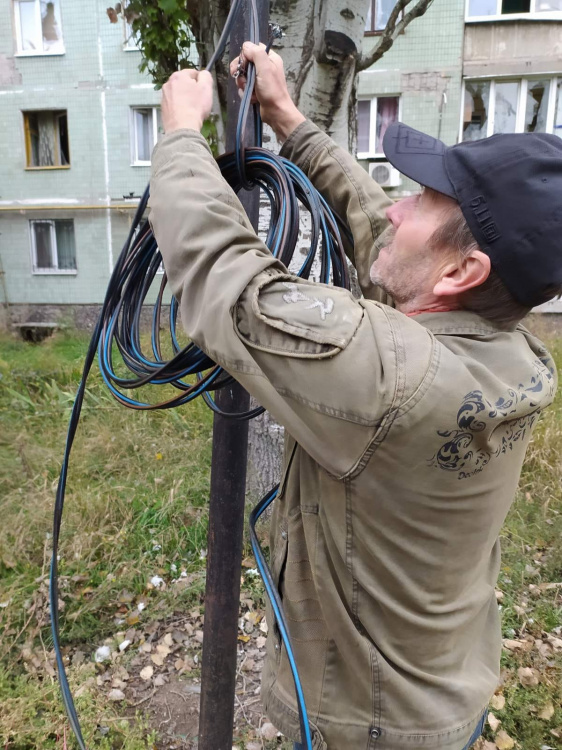 Фахівці "Служби єдиного замовника" продовжуюють нести комунальну варту в Авдіївці