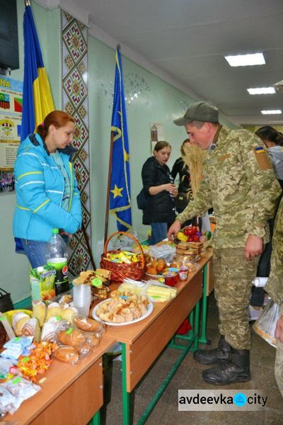 Военные провели Урок мужества в прифронтовой Авдеевке: фоторепортаж