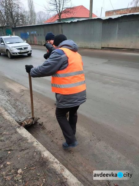 Безответственные авдеевские водители развозят грязь по всему городу