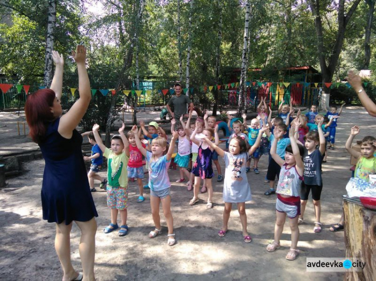 «Симики» порадовали детей в Авдеевке и взрослых в Опытном (ФОТО)