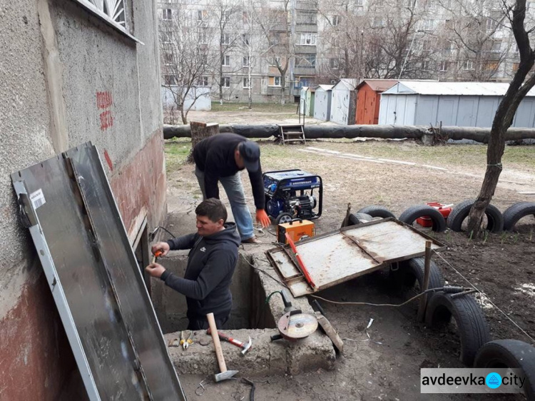 В Авдеевке приводят в порядок местные подвалы (ФОТО)