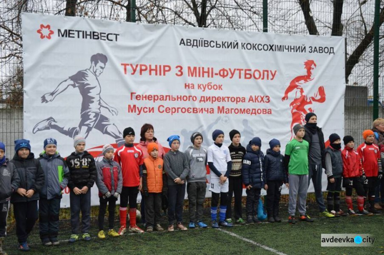 В Авдеевке школьники сражаются за звание лучших  футболистов на турнире на Кубок Мусы Магомедова  (ФОТО)