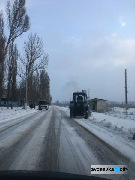 От рассвета до заката: в Авдеевке коммунальщики  борются с последствиями стихии (ФОТО)