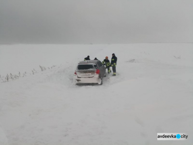 Более 200 человек стали заложниками непогоды в Донецкой области (ФОТО)