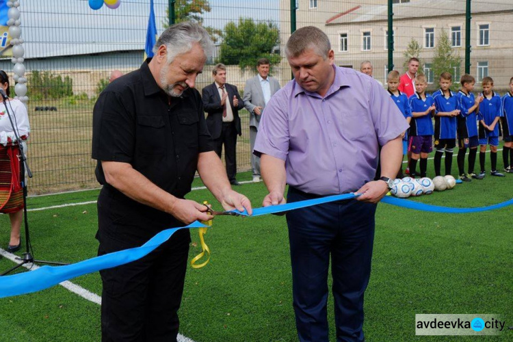 На Донетчине сегодня открыли пять футбольных площадок (ФОТО)